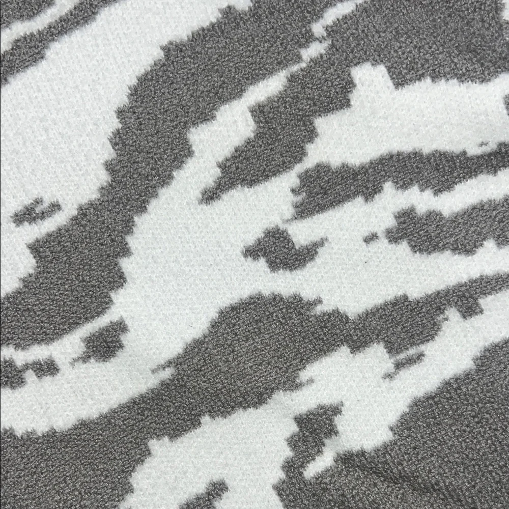 William Rast Gray and White Crew Neck Sweater - Picture 3 of 8